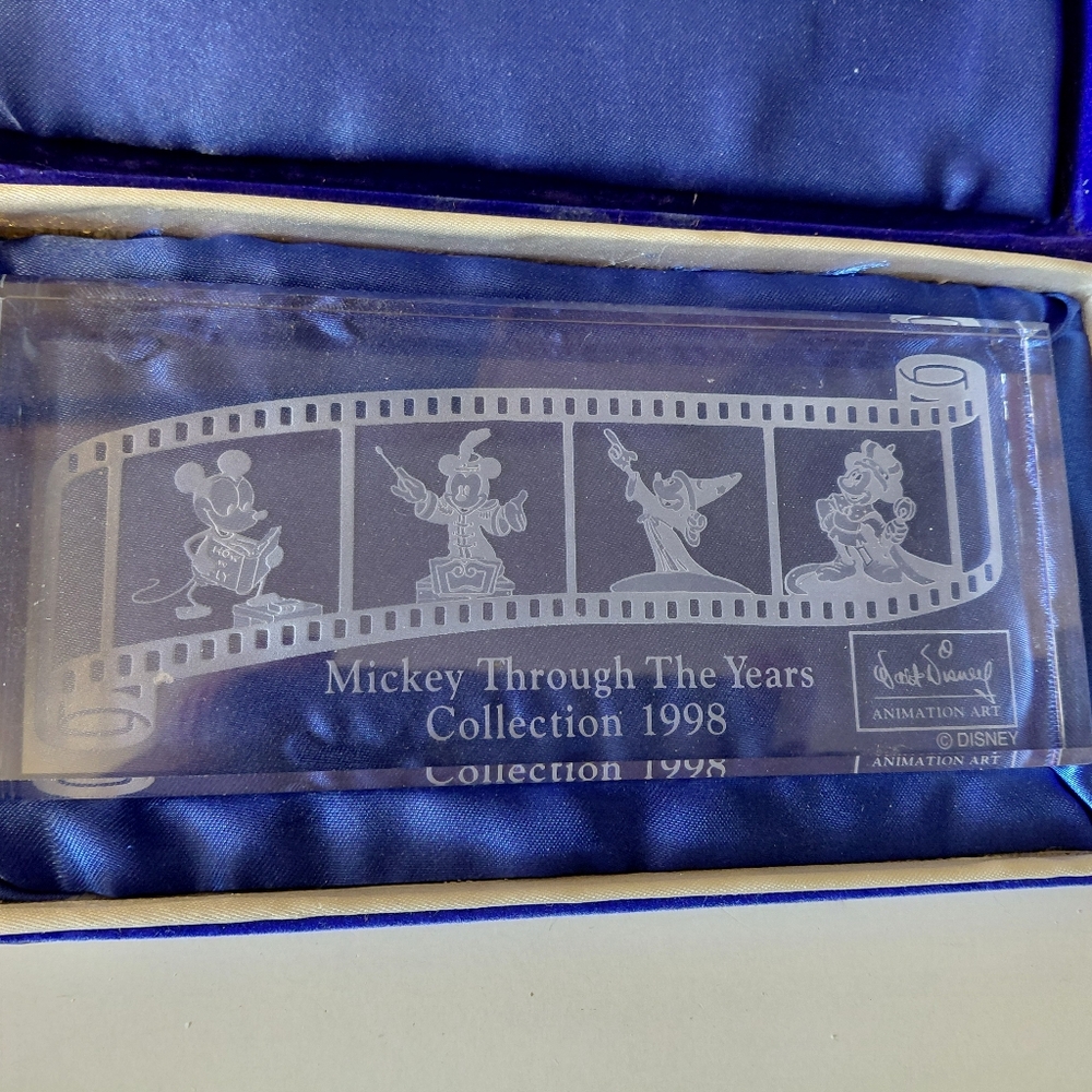 Walt Disney Animation Art Mickey Through The Years 1998 Etched Crystal VTG